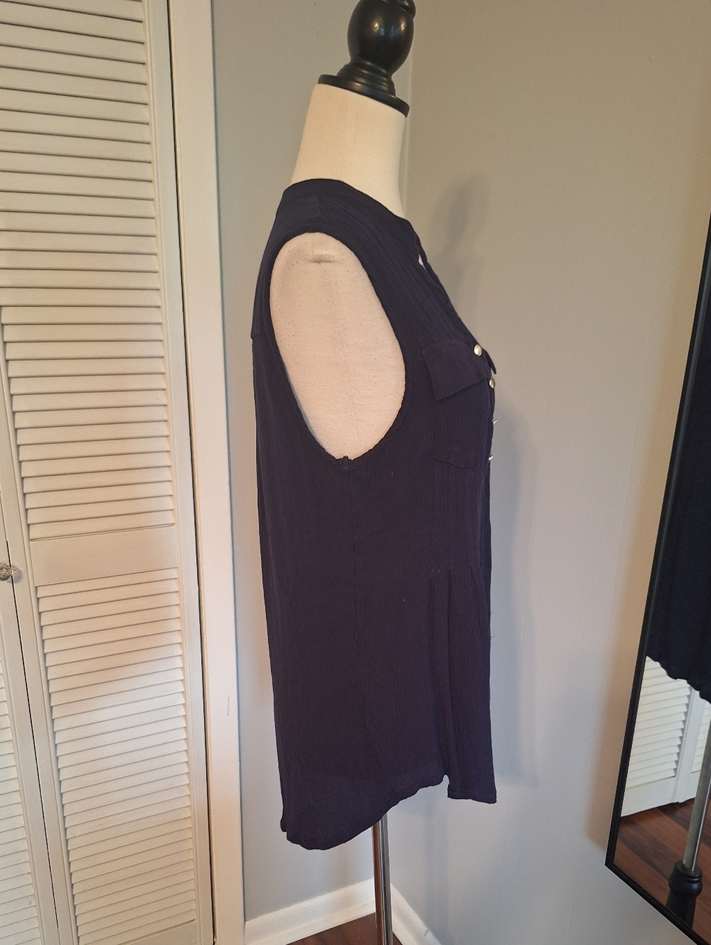 New Directions Navy Flowy Sleeveless Top Blouse LG *Q - Picture 5 of 5